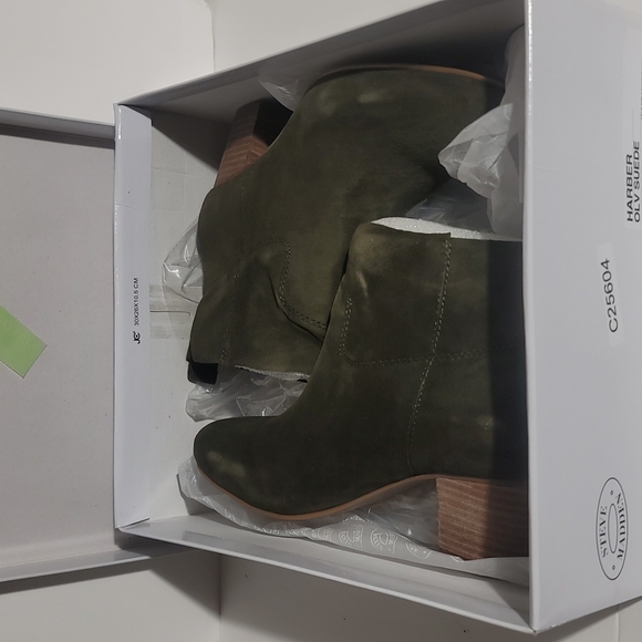 Steve Madden Harber Olive Suede Ankle Bootie 7 NWB - Picture 2 of 11